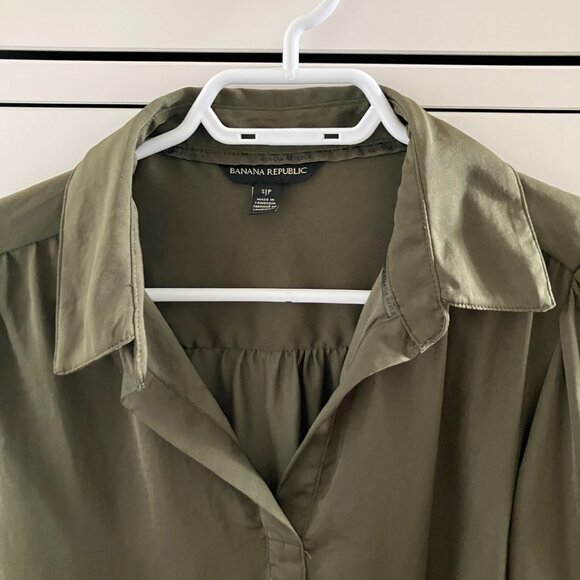 Banana Republic Satiny Blouse - size S - Picture 6 of 6